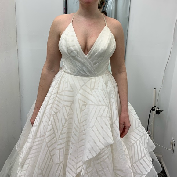 Hayley Paige Bahati Bridal Gown size 10 - Picture 10 of 13